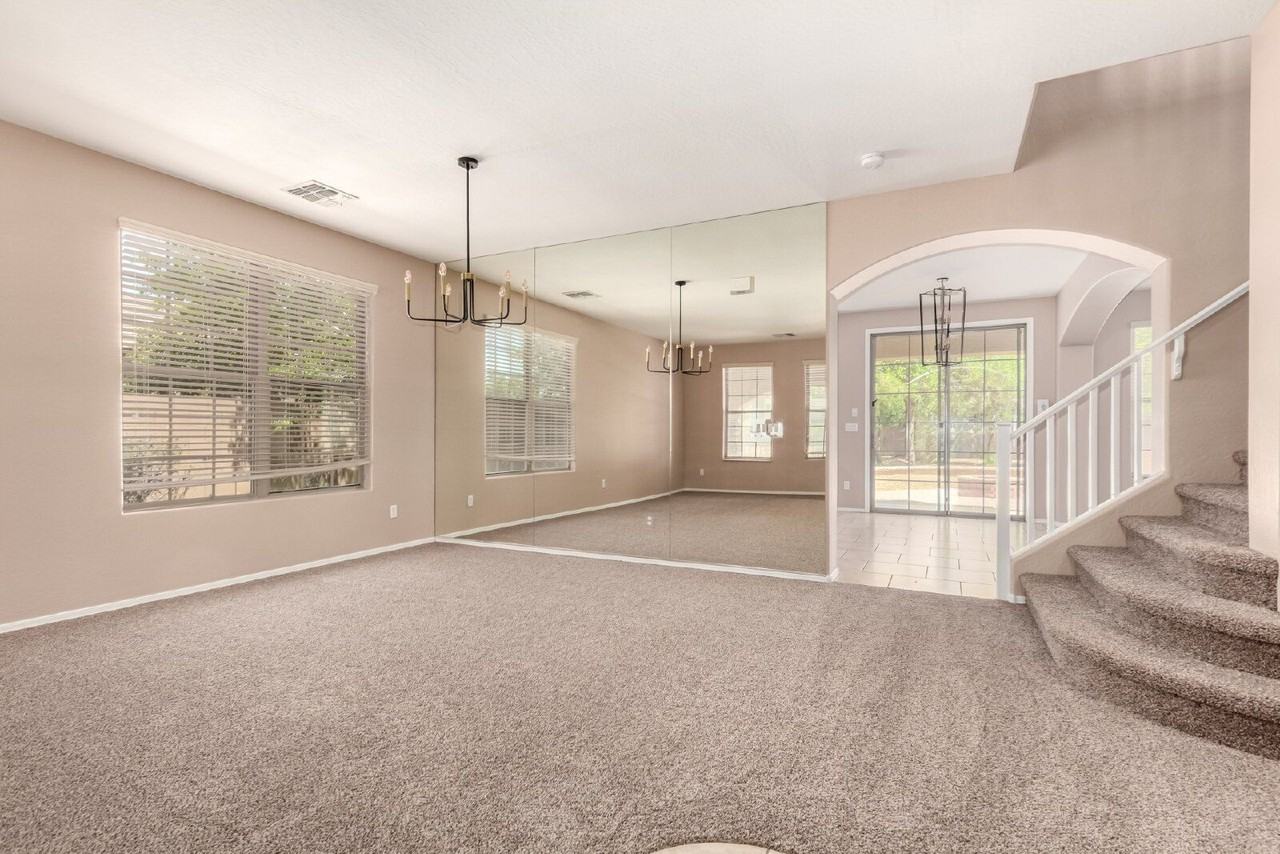 15204 W Westview Dr - Photo 7 of 39