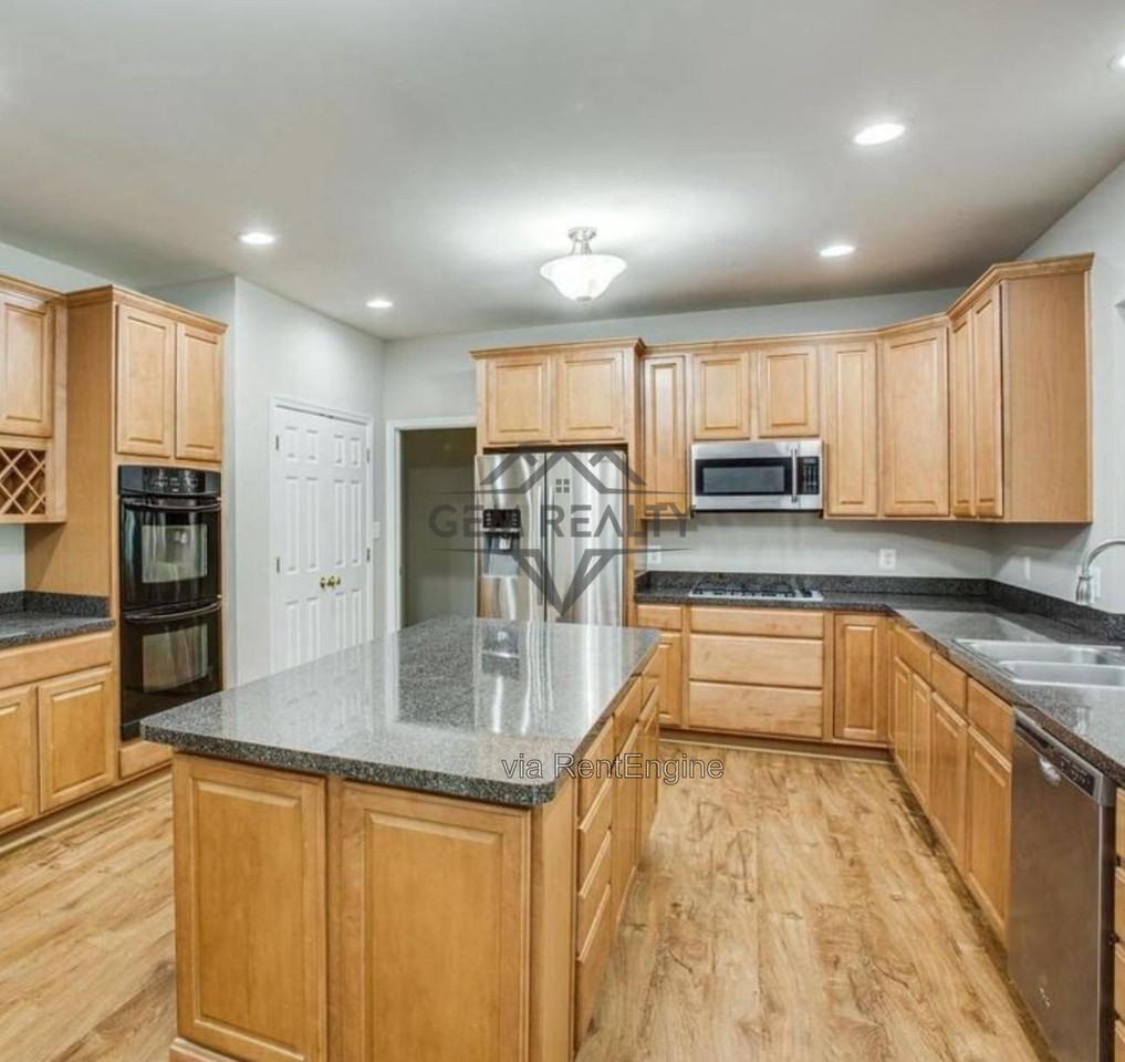 10410 Silver Creek Ct - Photo 6 of 50
