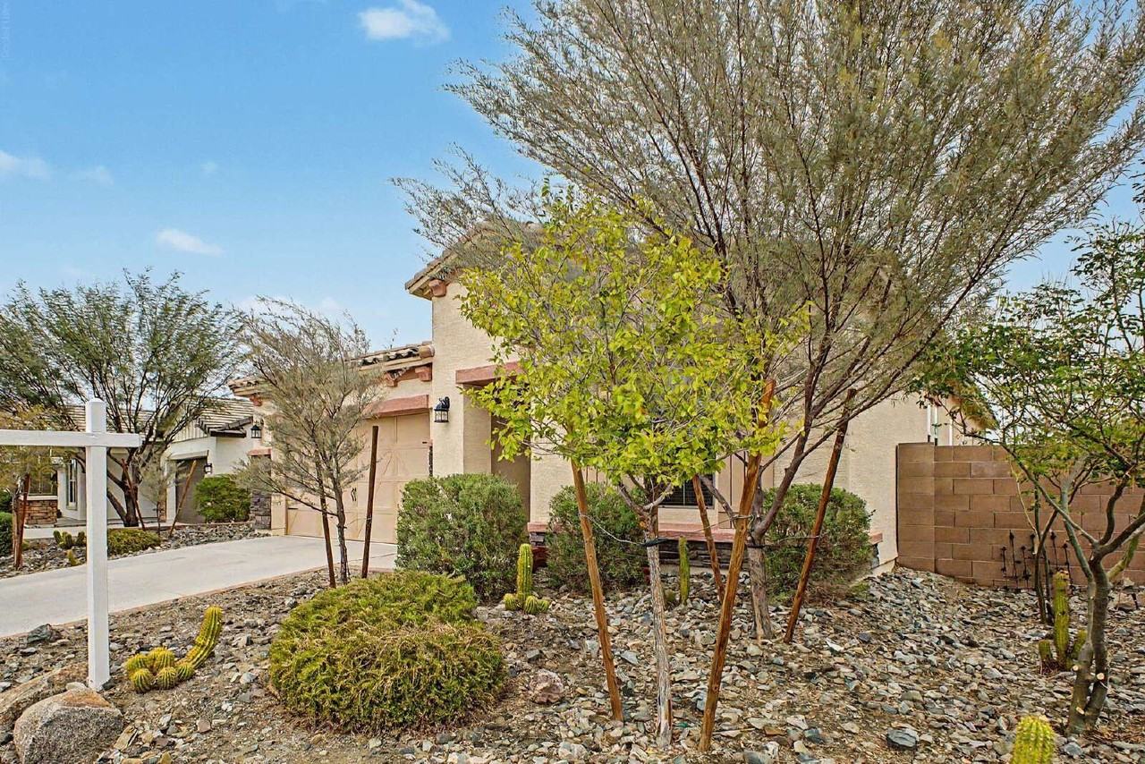 8833 S 167th Ln - Photo 6 of 50