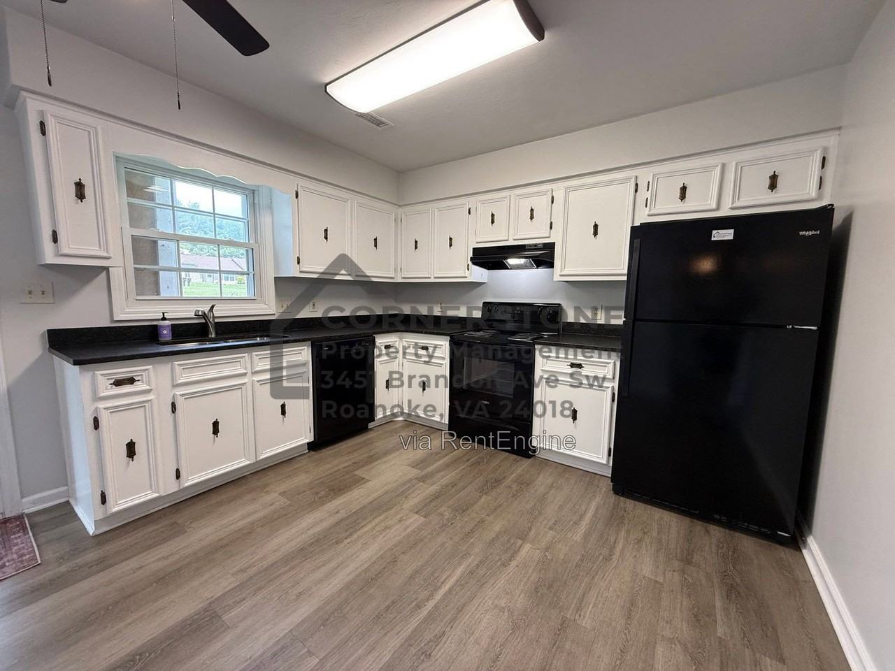 1103 Lakeview Pl - Photo 4 of 21
