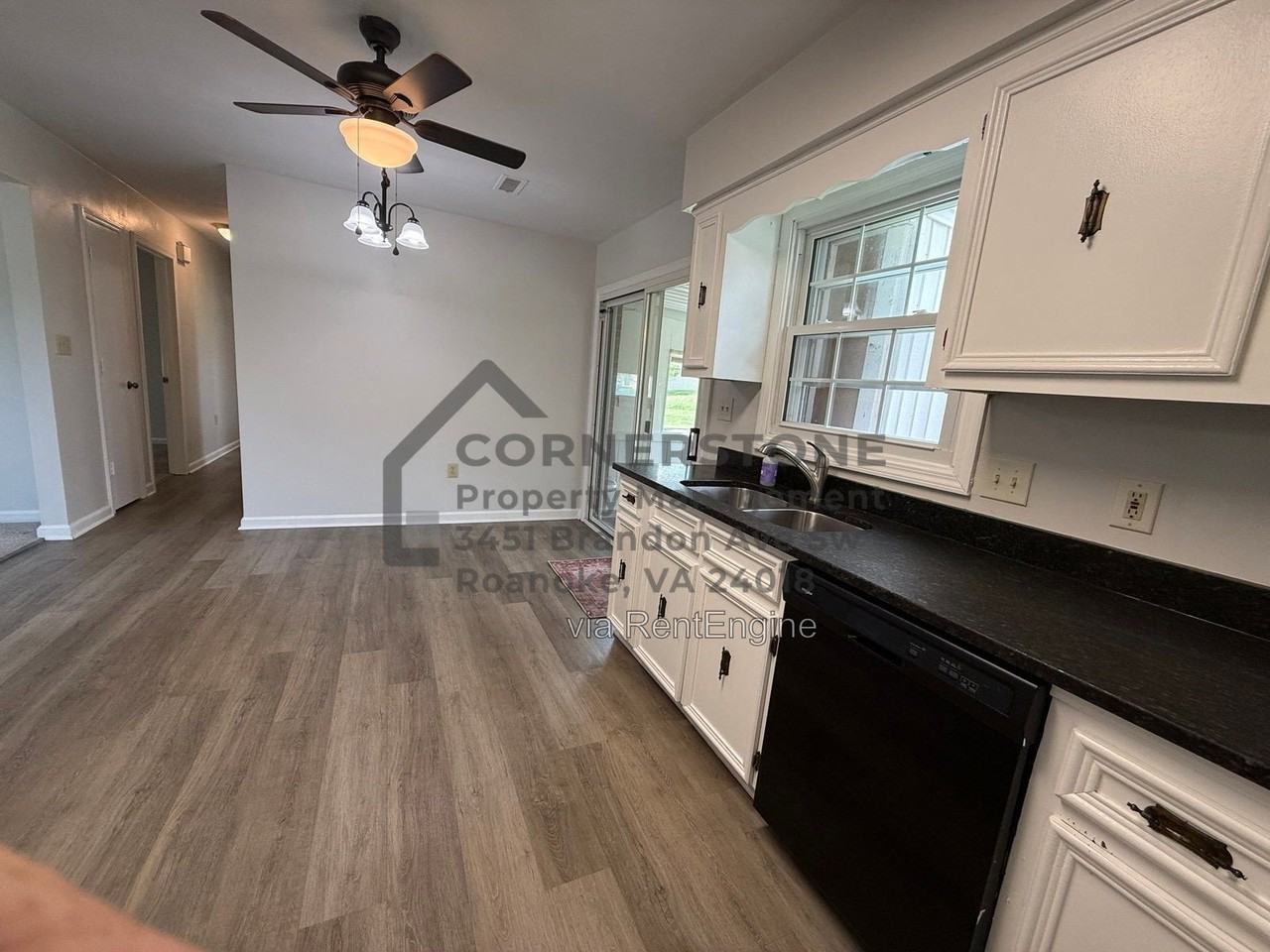 1103 Lakeview Pl - Photo 5 of 21