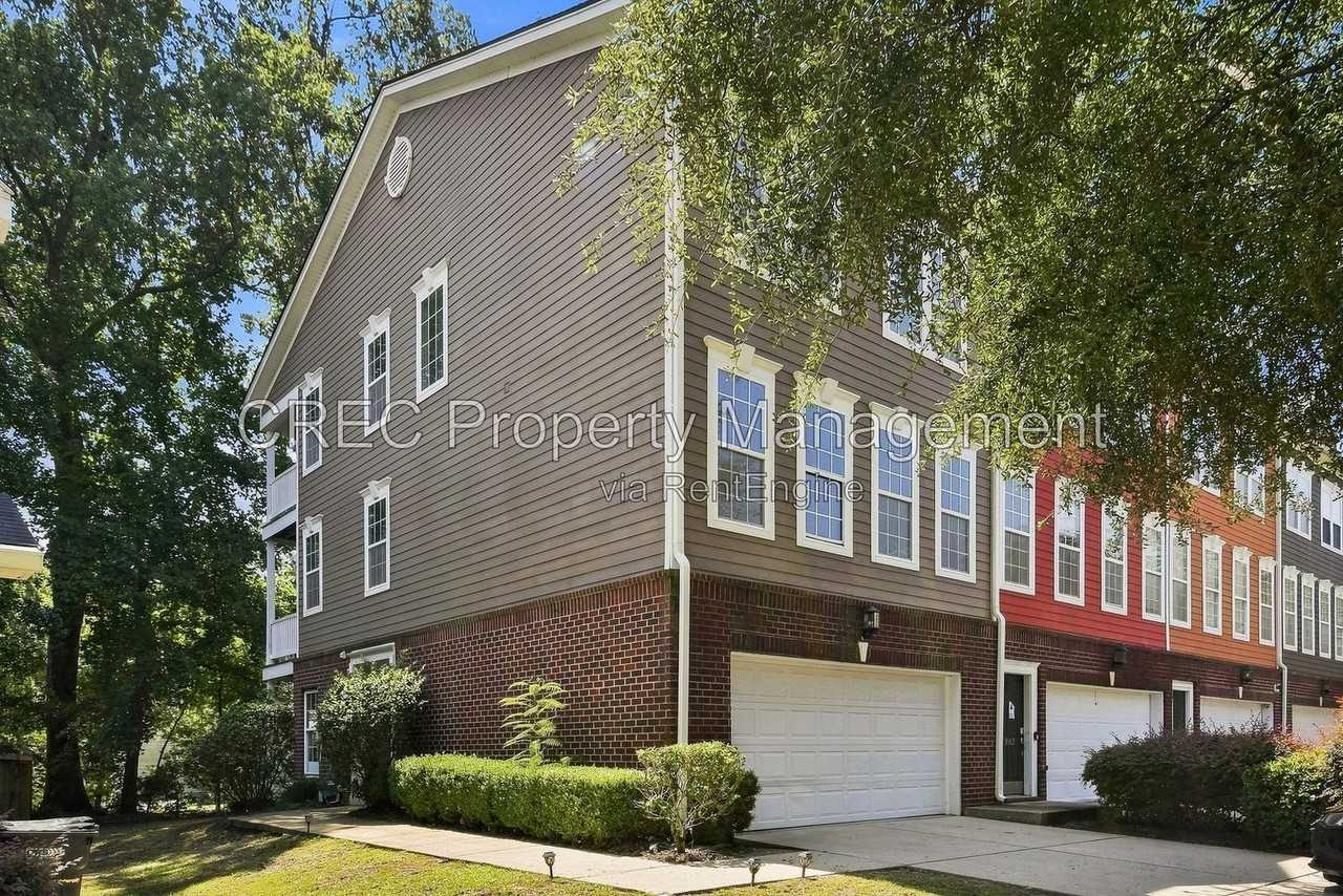 9161 Parlor Dr - Photo 3 of 32