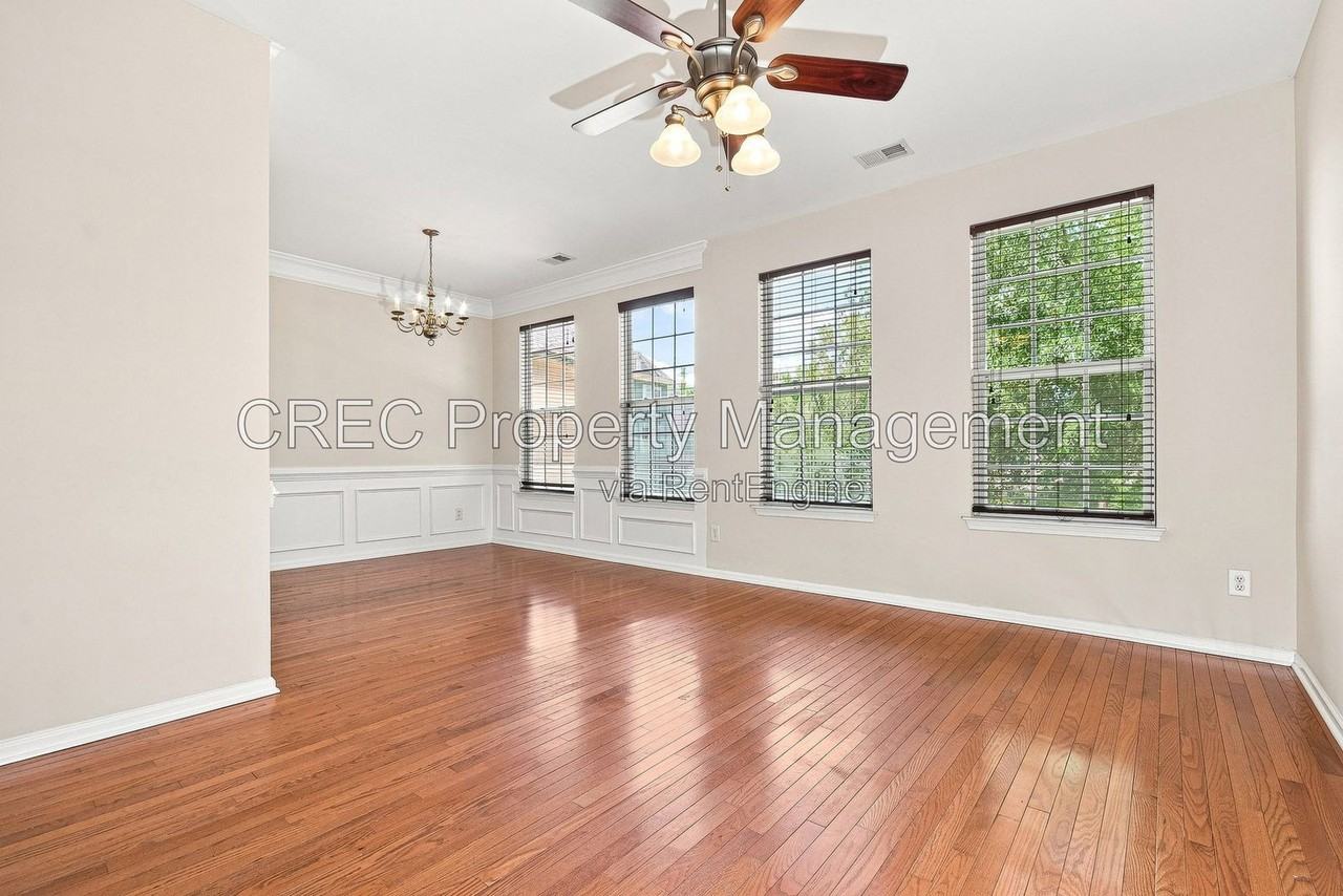 9161 Parlor Dr - Photo 7 of 32