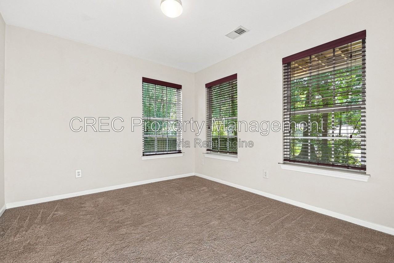9161 Parlor Dr - Photo 5 of 32