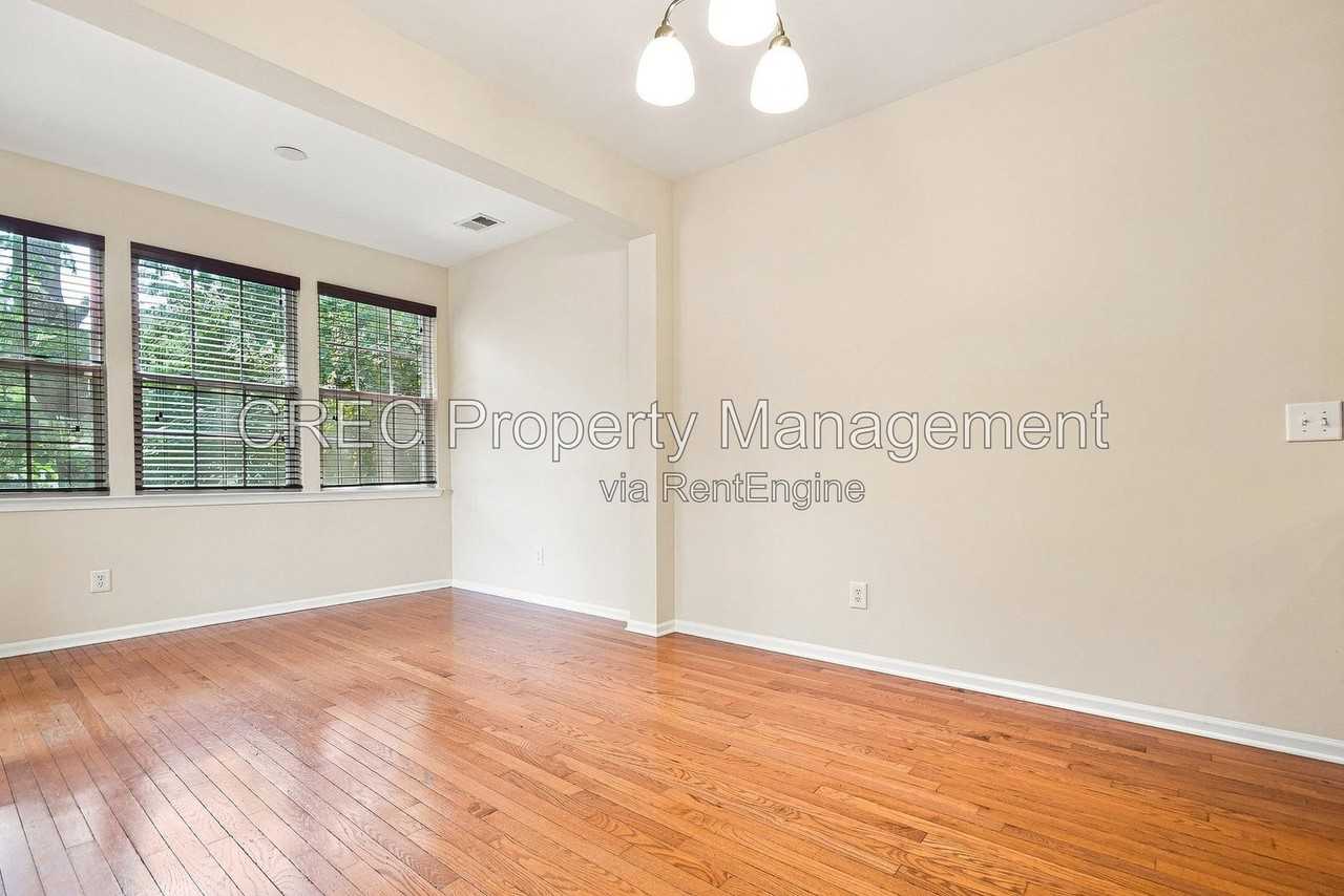 9161 Parlor Dr - Photo 4 of 32