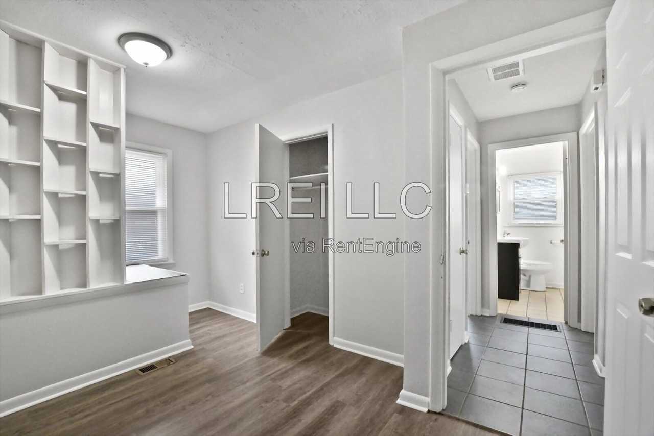 2404 Thomas Ave - Photo 3 of 12