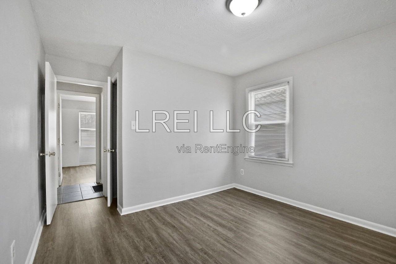 2404 Thomas Ave - Photo 6 of 12