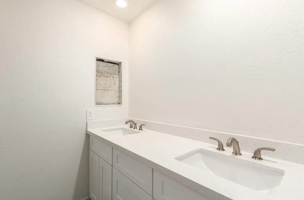 6480 N 82nd St - Photo 2 of 3