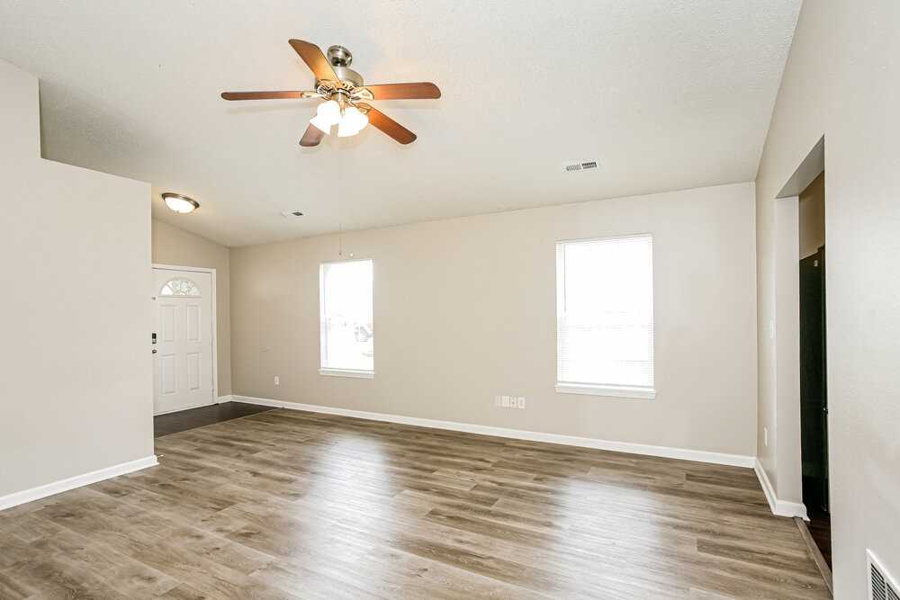 9723 Centennial Ct - Photo 5 of 16