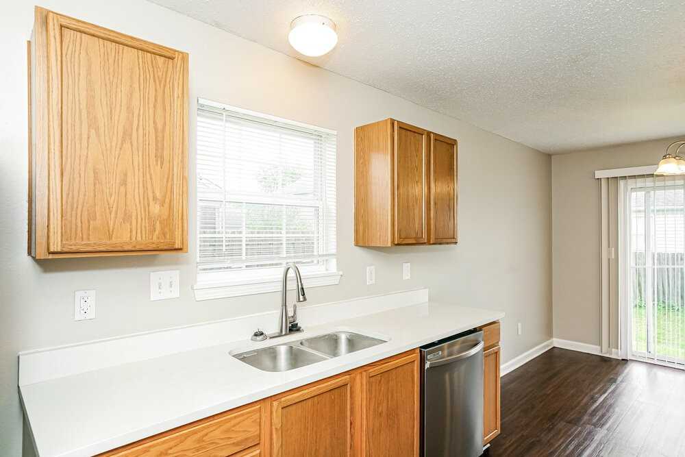 9723 Centennial Ct - Photo 6 of 16