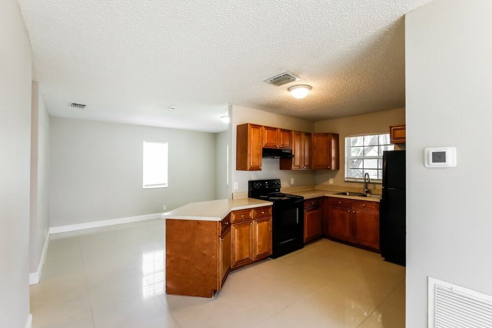 1558 Nw 7th Ln - Photo 6 of 16