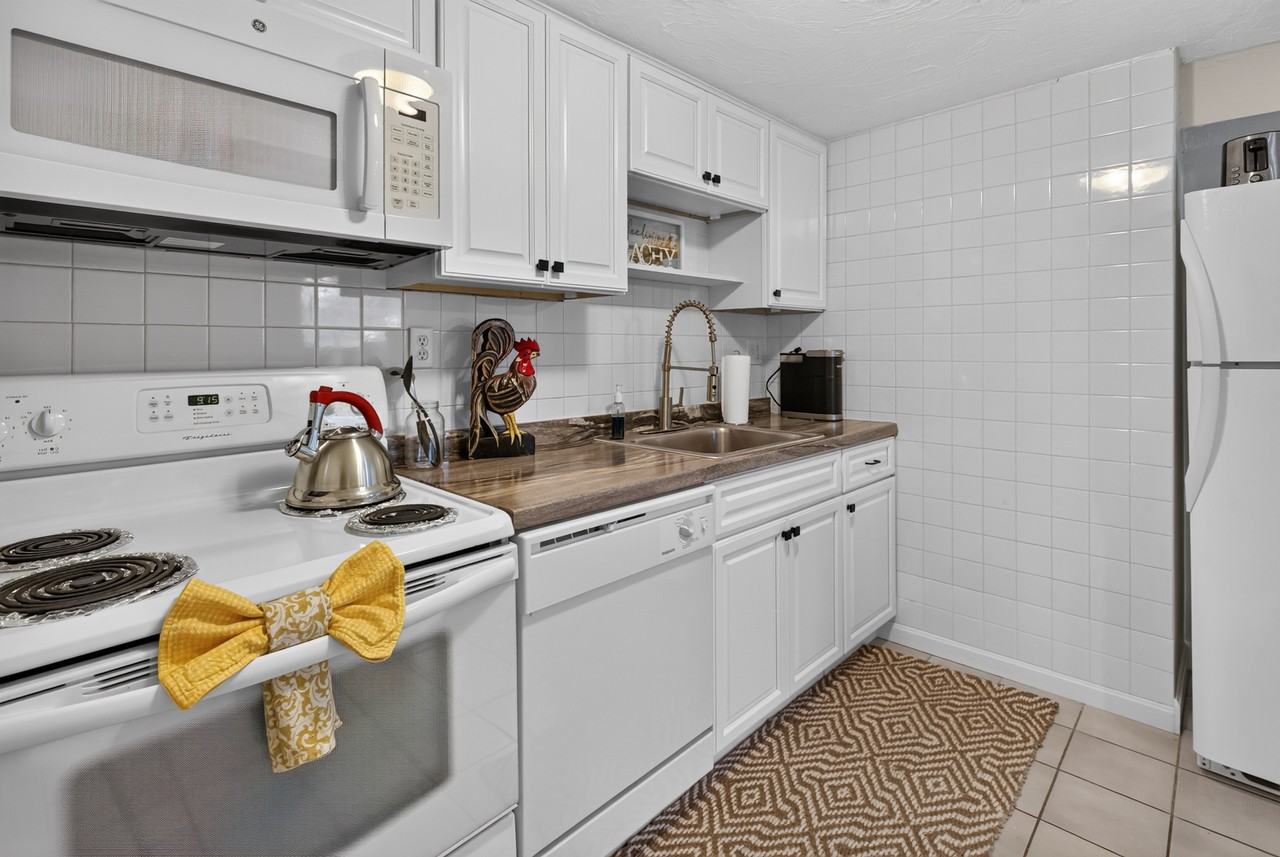 52 Beach St #2 - Photo 6 of 22