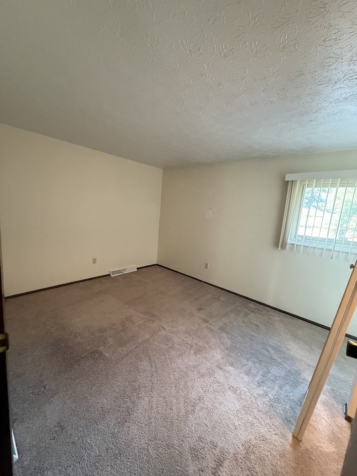 5217 Cline Rd #B - Photo 2 of 18