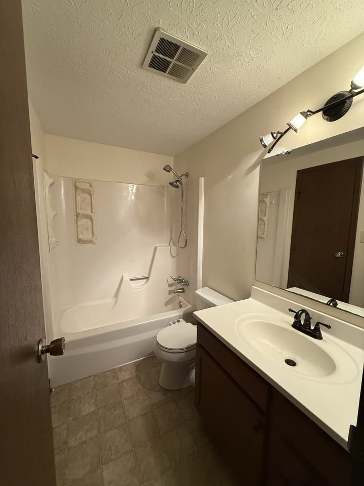 5217 Cline Rd #B - Photo 4 of 18