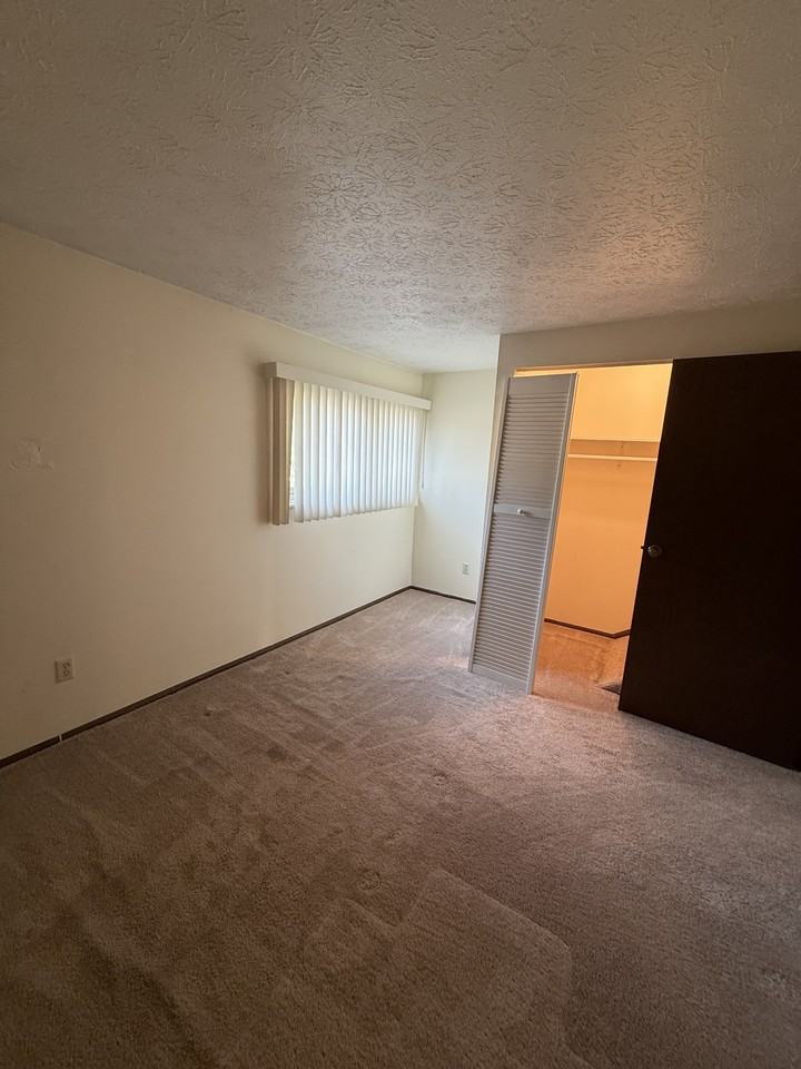 5217 Cline Rd #B - Photo 6 of 18