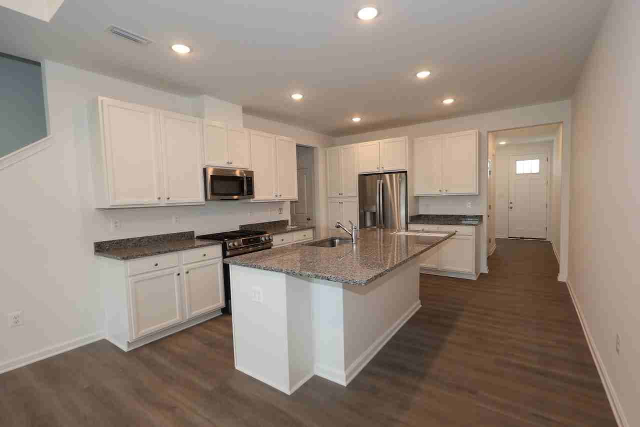 20415 Spyglass Cir #20415 - Photo 2 of 7
