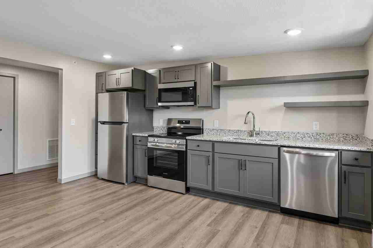 321 6th St E #10 - Photo 2 of 10