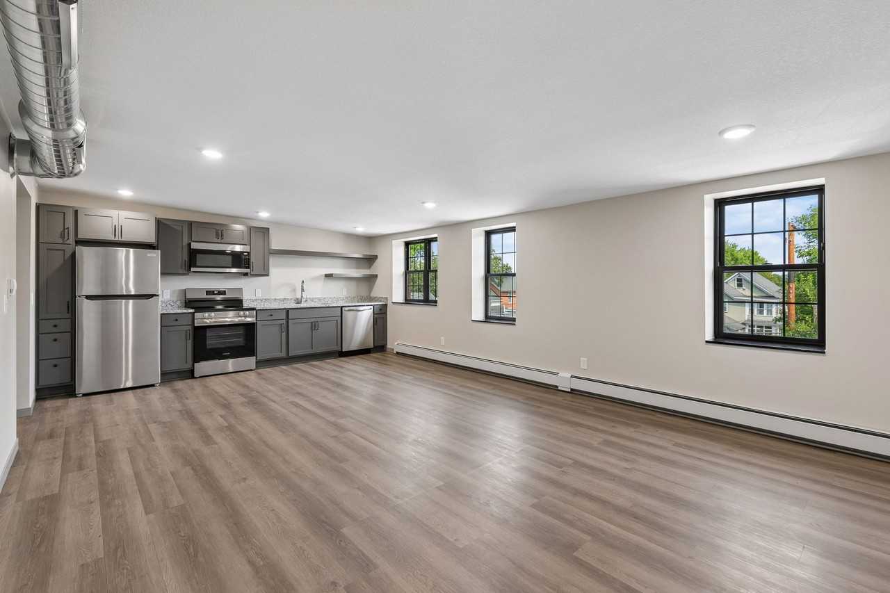 321 6th St E #10 - Photo 3 of 10