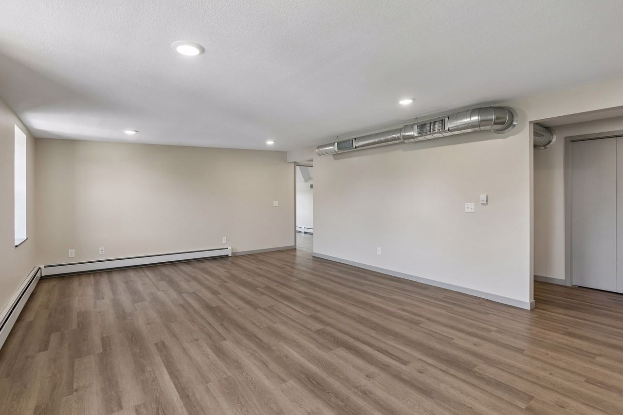 321 6th St E #10 - Photo 4 of 10