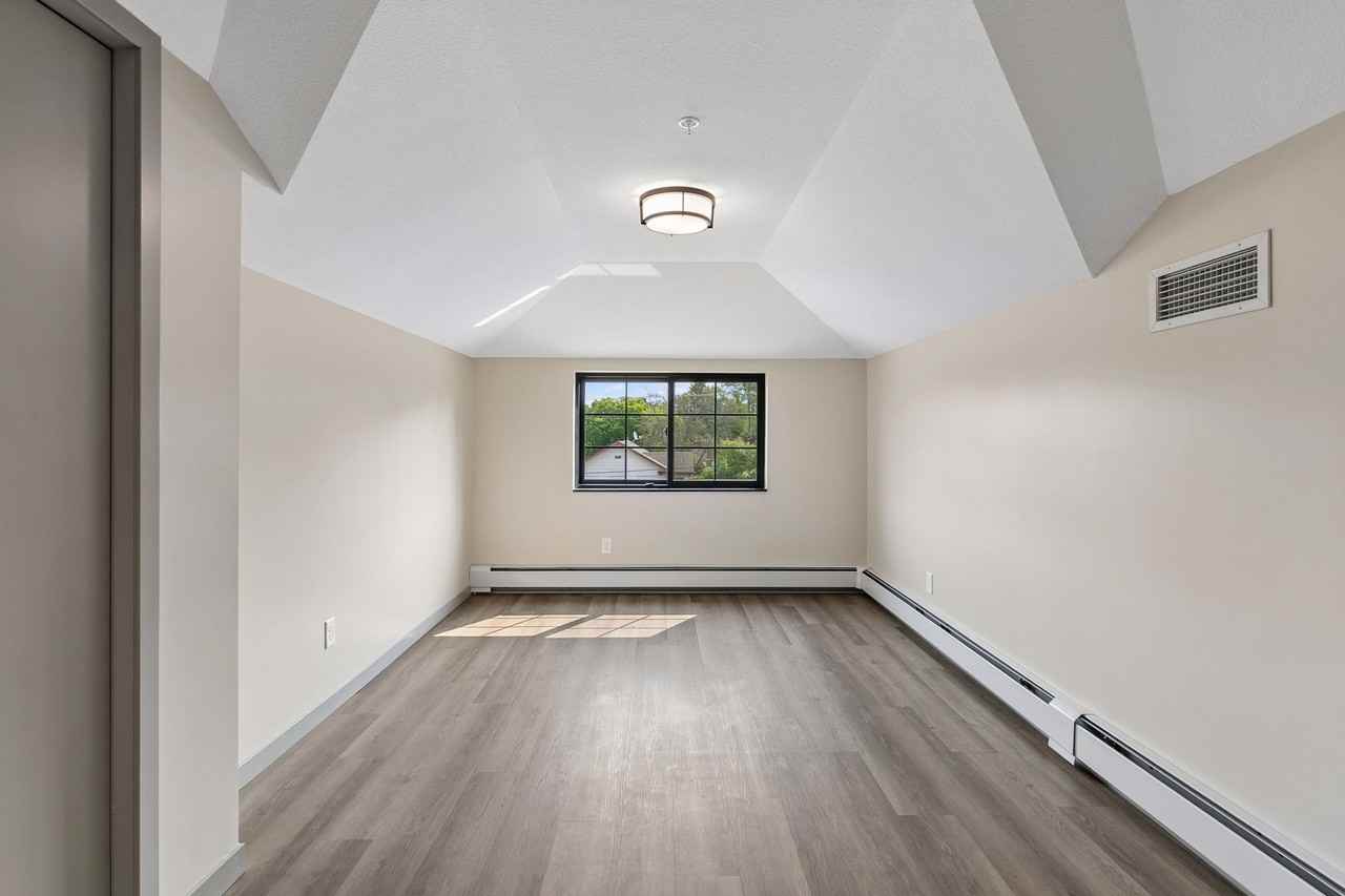321 6th St E #10 - Photo 5 of 10