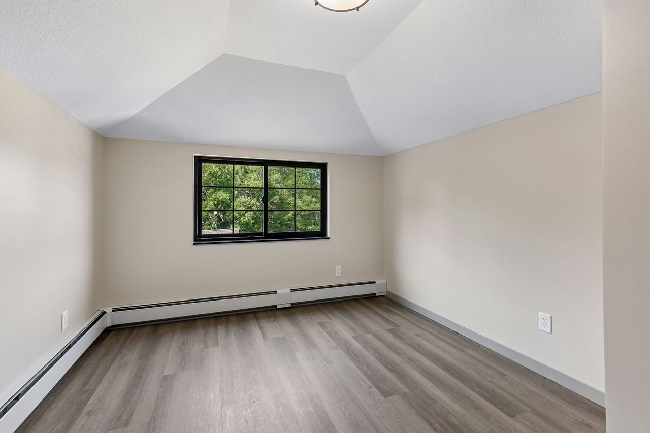 321 6th St E #10 - Photo 6 of 10