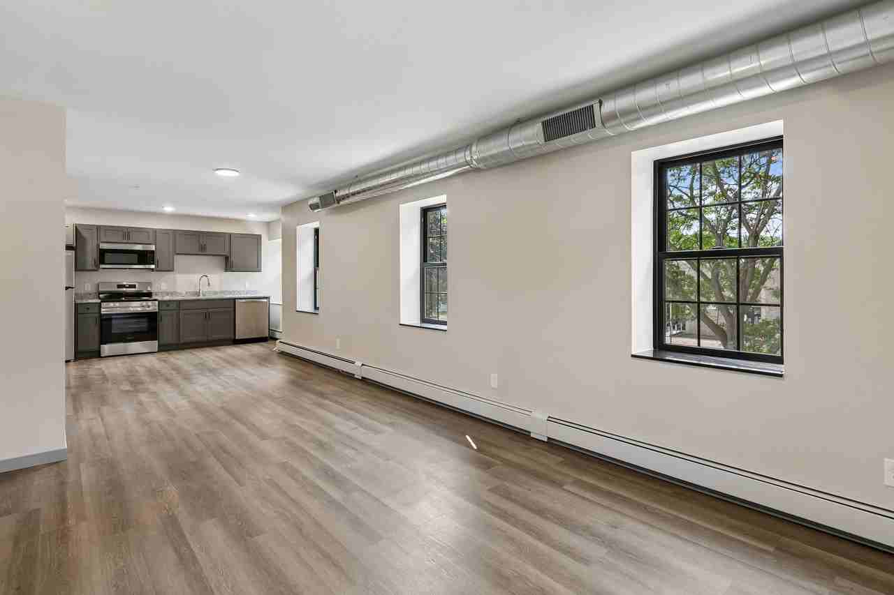 321 6th St E #9 - Photo 2 of 10