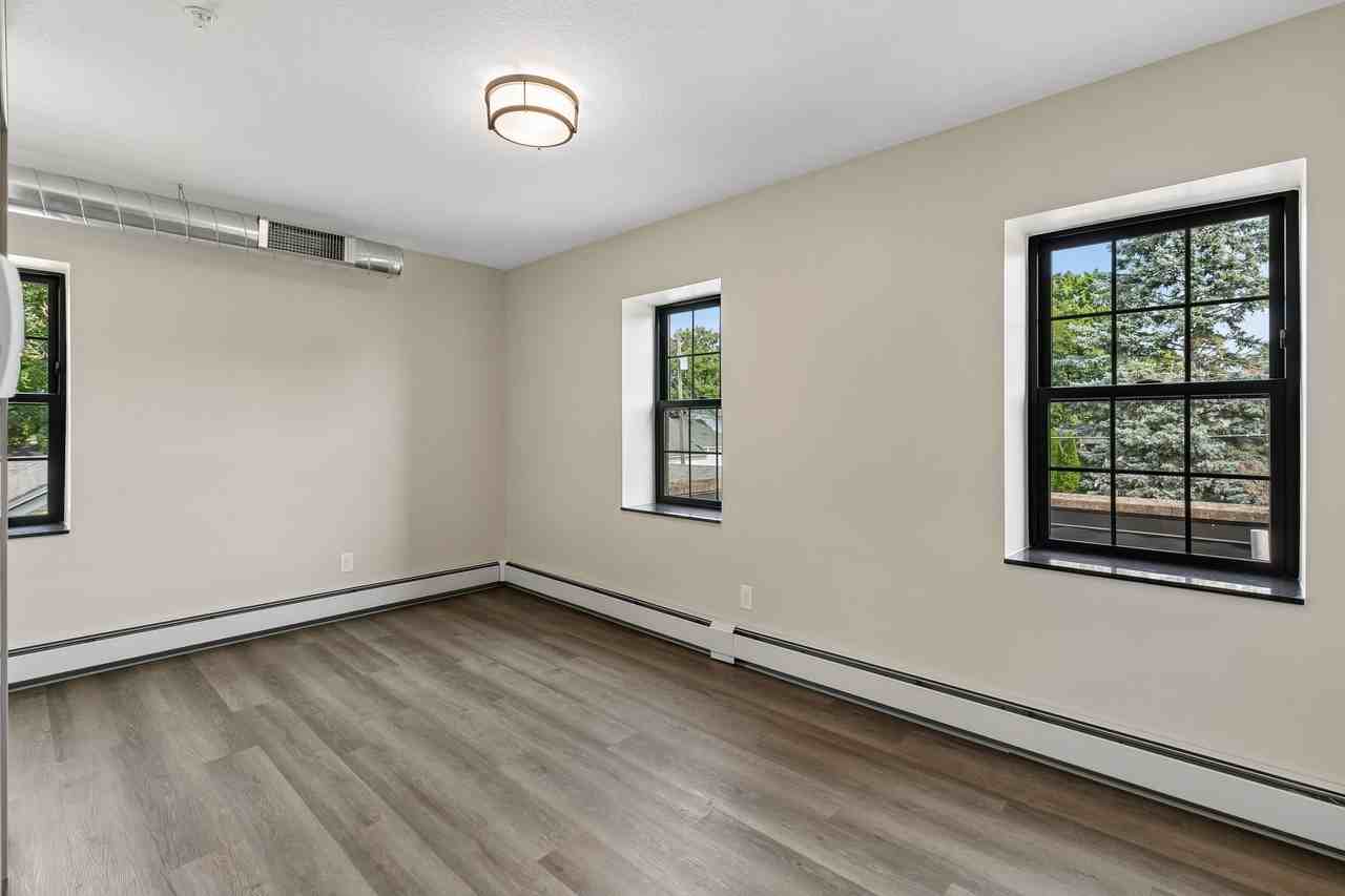 321 6th St E #9 - Photo 7 of 10