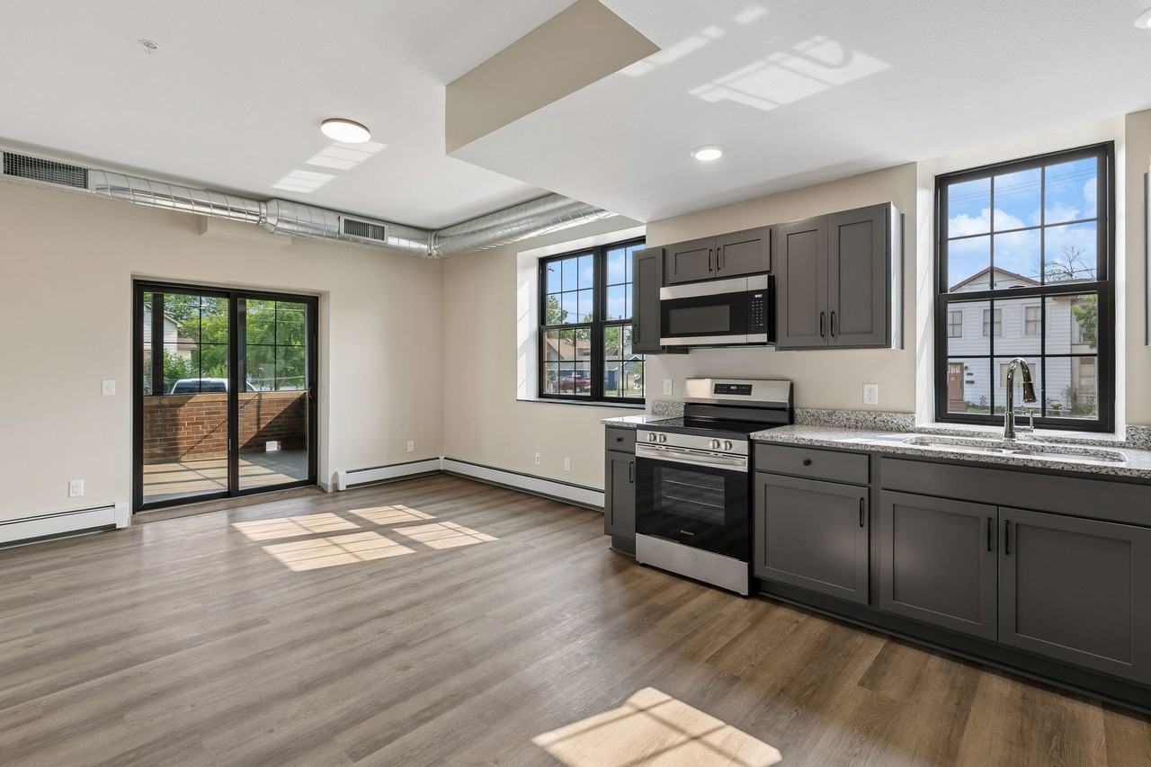 321 6th St E #3 - Photo 7 of 12