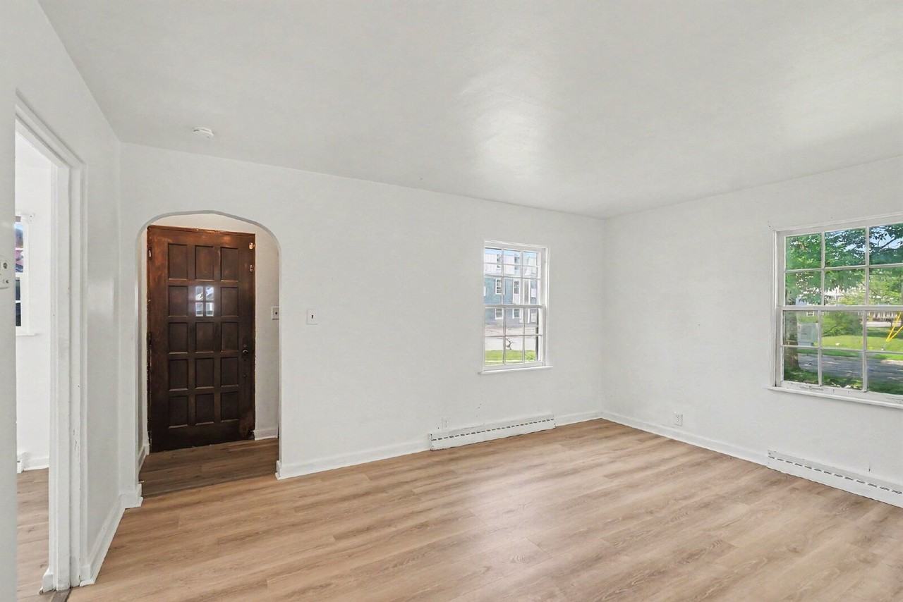114 Eastlawn Dr - Photo 6 of 16