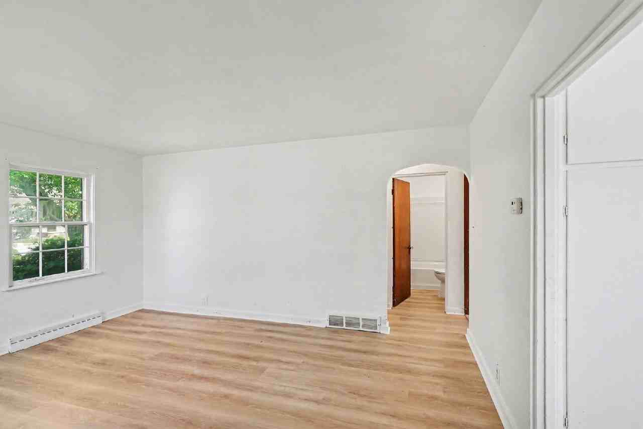 114 Eastlawn Dr - Photo 7 of 16