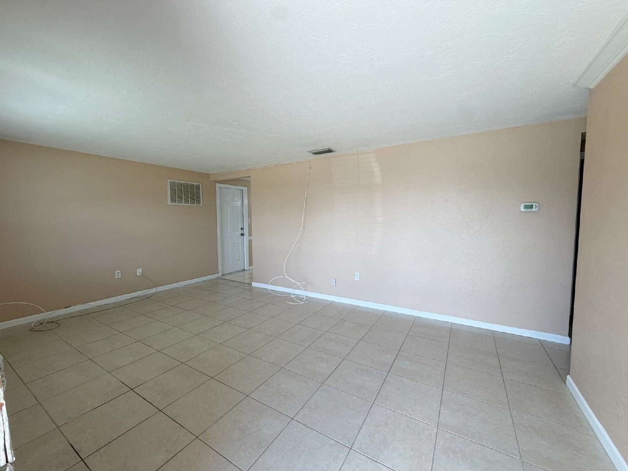1115 Powersong St - Photo 3 of 11