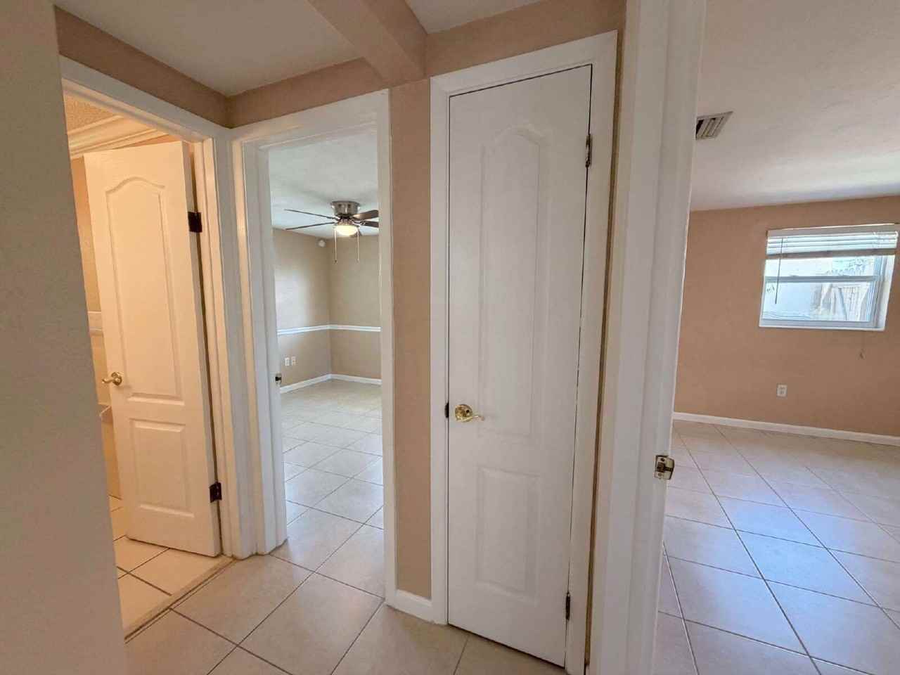 1115 Powersong St - Photo 4 of 11
