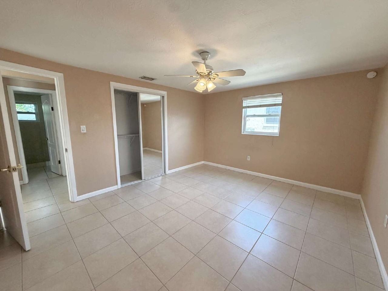 1115 Powersong St - Photo 5 of 11