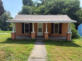 featured image of 438 Crews St