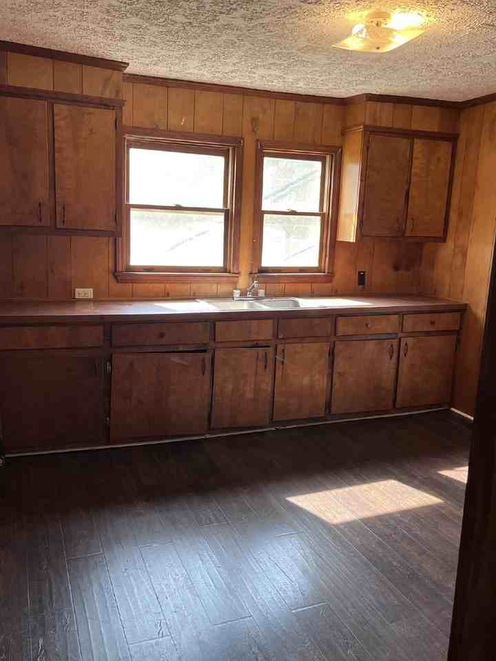 438 Crews St - Photo 2 of 13