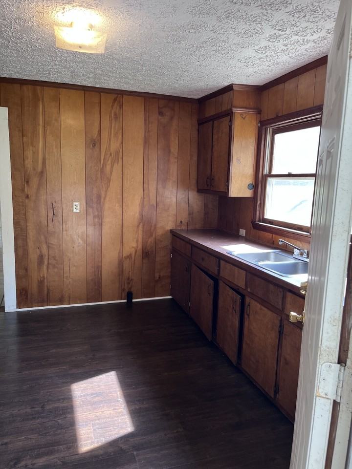 438 Crews St - Photo 3 of 13