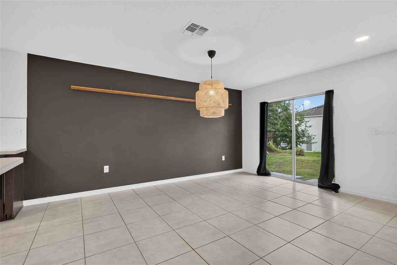 1097 Augustus Dr - Photo 7 of 33