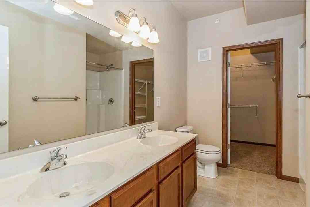 1820 W Benton St #301 - Photo 7 of 10