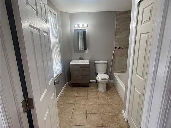 104 S 12th St #2 - Photo 4 of 11