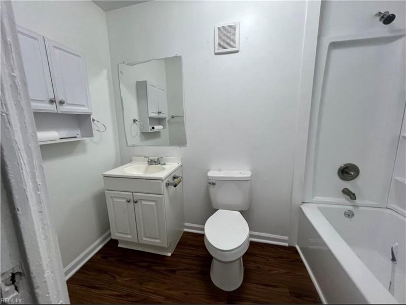 1529 Vine St - Photo 3 of 21