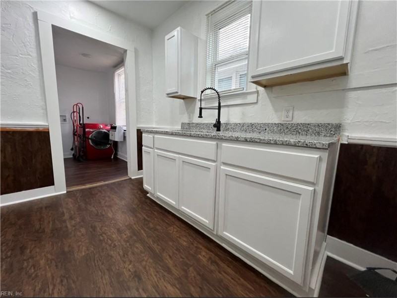 1529 Vine St - Photo 6 of 21
