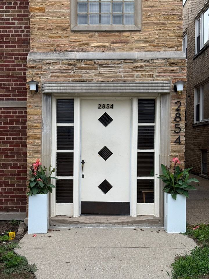 2854 W Farragut Ave #1stFL - Photo 3 of 19
