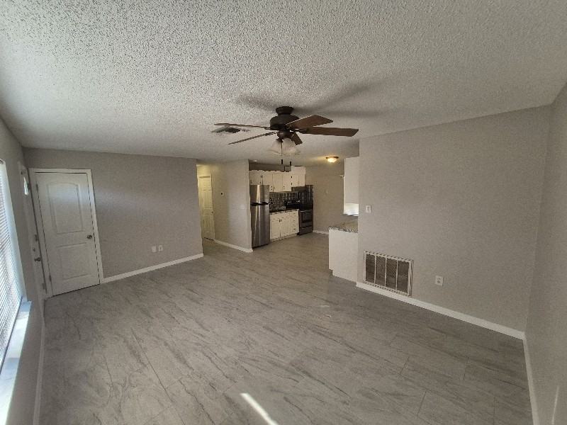 13095 Linden Dr - Photo 4 of 33