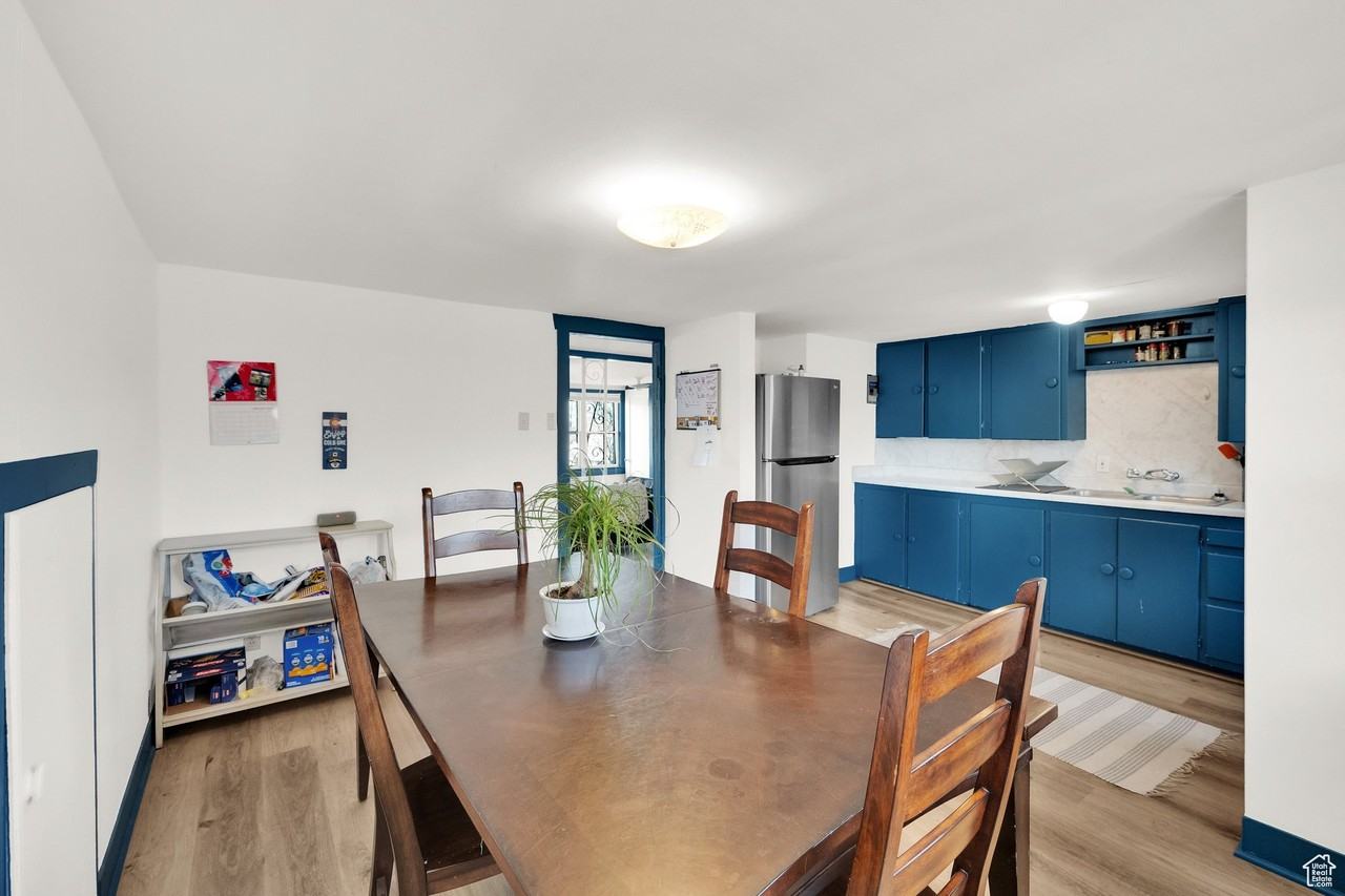 1027 E Emerson Ave #B - Photo 3 of 14