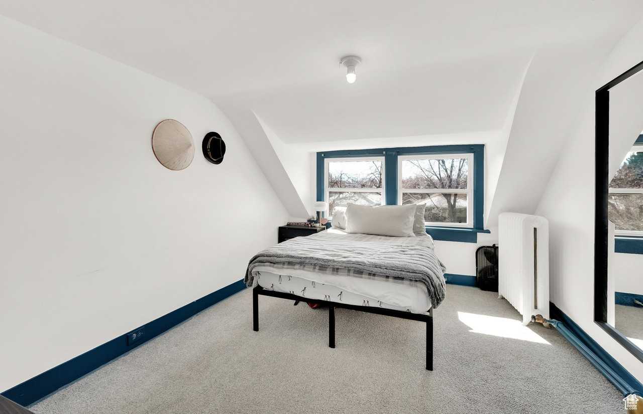 1027 E Emerson Ave #B - Photo 5 of 14