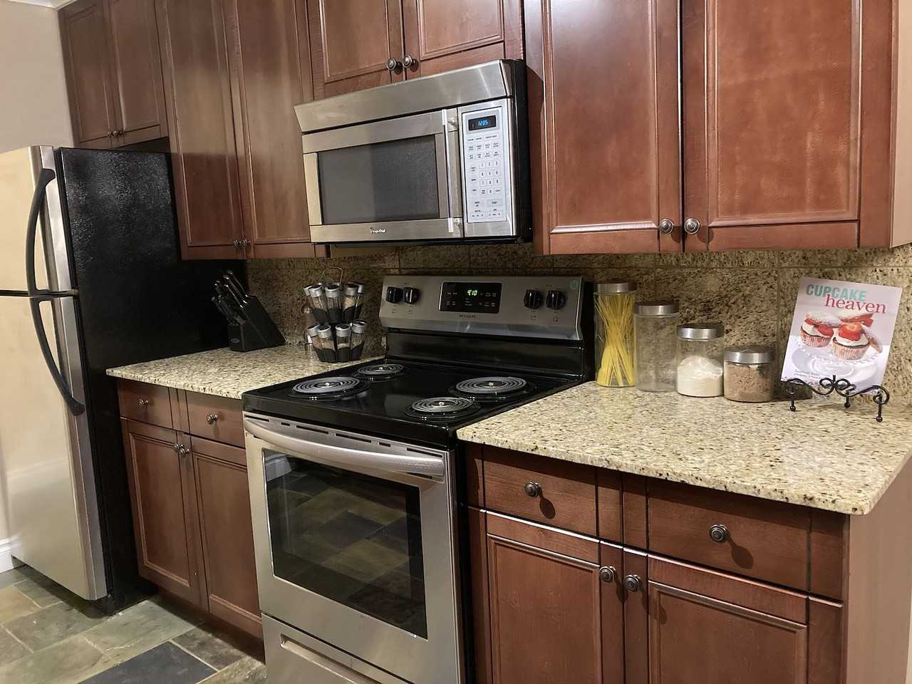 10745 83 Ave Nw - Photo 2 of 20