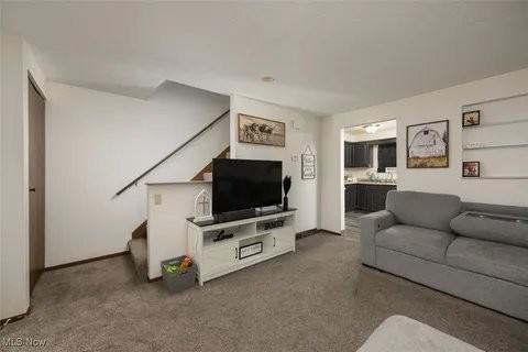 227 Berger St N - Photo 2 of 8