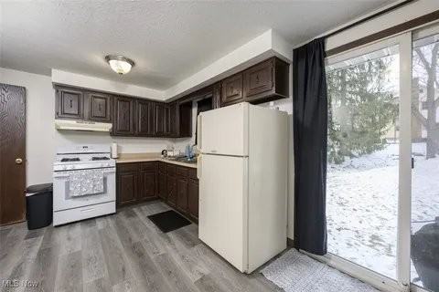 227 Berger St N - Photo 4 of 8