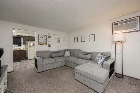 227 Berger St N - Photo 5 of 8