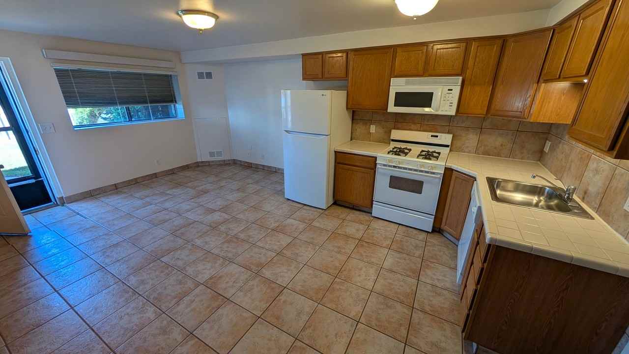 429 S St #1 - Photo 3 of 6